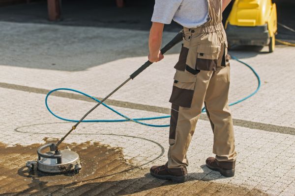 Townhouse Driveway Cleaning in Saratoga Springs