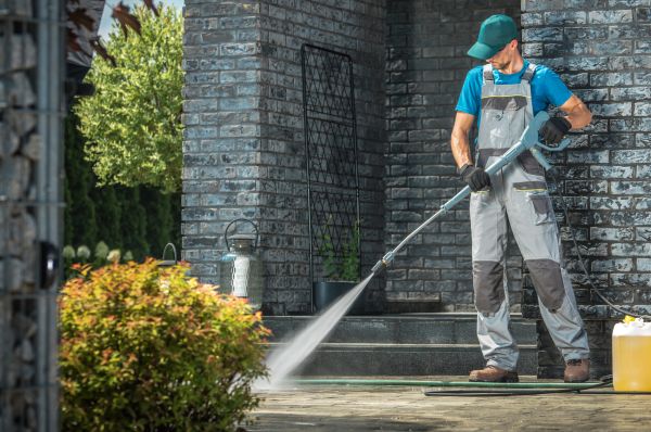 Outside House Cleaning in Saratoga Springs