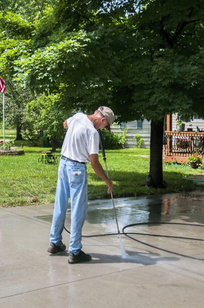 Driveway Concrete Cleaning in Saratoga Springs